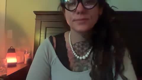 Snapshot of misshoneybadger333 chatting on 21, 10, 2025 misshoneybadger333 online show from 21, 10, 2025