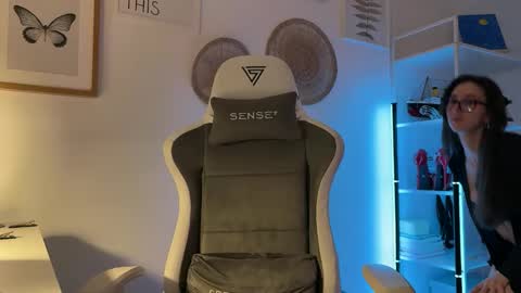 misslalii online show from 23, 2, 2026