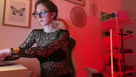 misslalii online show from 15, 5, 2026