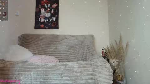 Snapshot of missmagnetizm chatting on 24, 11, 2025 Vi online show from 24, 11, 2025