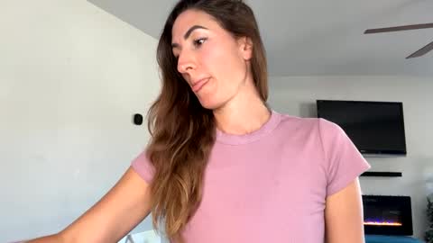 Snapshot of missmaiden947012 chatting on 3, 12, 2024 CreationQueen online show from 3, 12, 2024