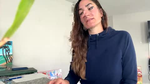 Snapshot of missmaiden947012 chatting on 4, 12, 2024 CreationQueen online show from 4, 12, 2024
