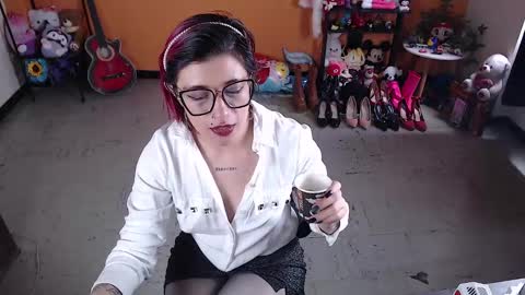 Miss Mia online show from 17, 12, 2024