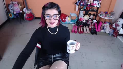 Miss Mia online show from 5, 1, 2025
