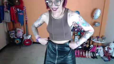 Miss Mia online show from 19, 1, 2025