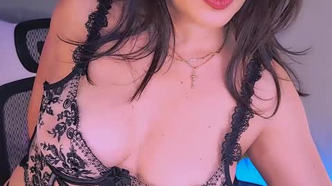 Mina online show from 2, 11, 2025