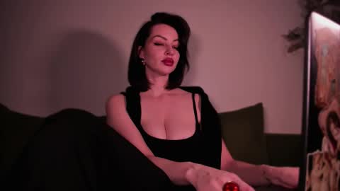   online show from 3, 11, 2025