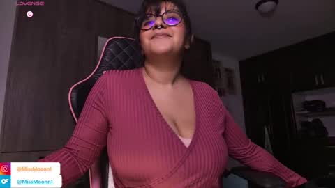 Snapshot of missmoonn chatting on 11, 9, 2025 MissMoon online show from 11, 9, 2025