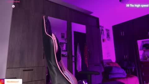 MissMoon online show from 7, 2, 2026