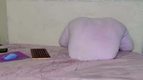 Snapshot of missrosierozayy chatting on 22, 4, 2026 Rose online show from 22, 4, 2026