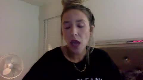 Snapshot of misss_alyssaaa chatting on 8, 5, 2026 Alyssa online show from 8, 5, 2026