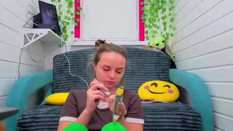 . online show from 1, 12, 2025