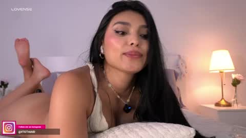 Fernanda Davila online show from 4, 6, 2026