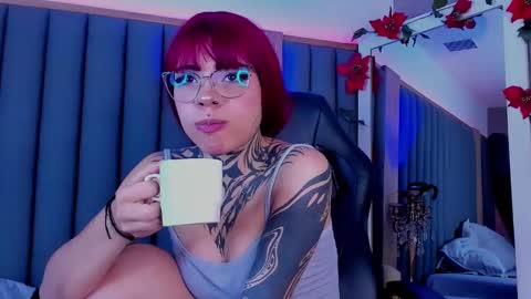 Snapshot of misstomie_ chatting on 25, 2, 2025 Tomiehelp me get to 100 thumbs up online show from 25, 2, 2025