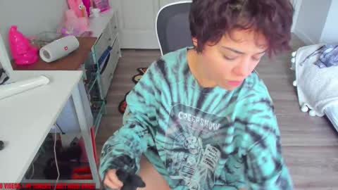 Snapshot of missvanessajune chatting on 14, 11, 2025 V Nessa online show from 14, 11, 2025