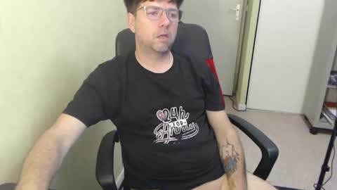 Snapshot of mistercoeur1 chatting on 25, 5, 2026 mistercoeur online show from 25, 5, 2026