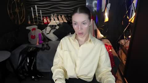 Snapshot of mistress_darsy chatting on 19, 5, 2026 Darsy online show from 19, 5, 2026