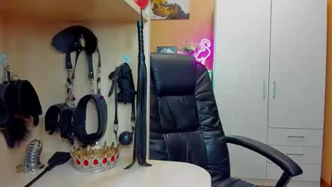 Snapshot of mistress_kristi chatting on 5, 5, 2026 Mistress Kristi online show from 5, 5, 2026