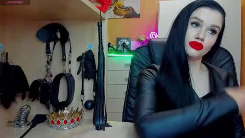 Snapshot of mistress_kristi chatting on 13, 5, 2026 Mistress Kristi online show from 13, 5, 2026