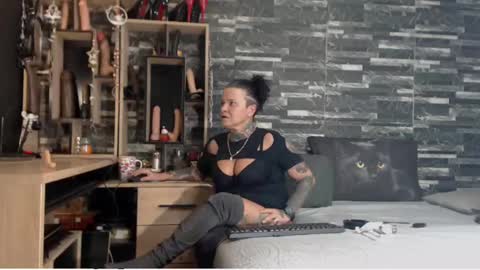 Snapshot of mistress_mirybossy chatting on 11, 12, 2024 Mistress Mirybossy online show from 11, 12, 2024