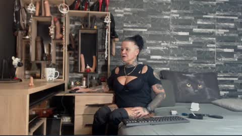 Snapshot of mistress_mirybossy chatting on 14, 12, 2024 Mistress Mirybossy online show from 14, 12, 2024
