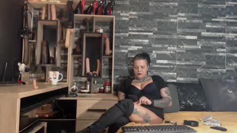 Snapshot of mistress_mirybossy chatting on 7, 2, 2025 Mistress Mirybossy online show from 7, 2, 2025