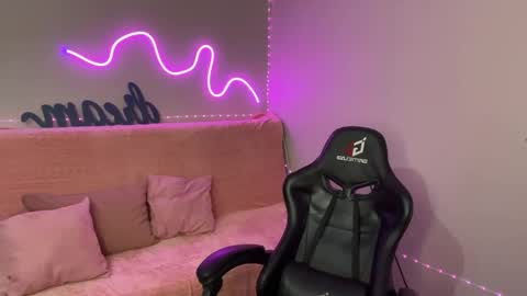 Mia online show from 5, 11, 2025