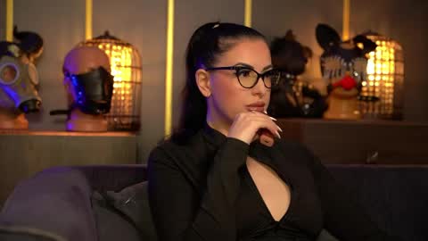 Mistress Kelly online show from 29, 5, 2026