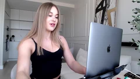 mistressuniverse online show from 9, 3, 2026