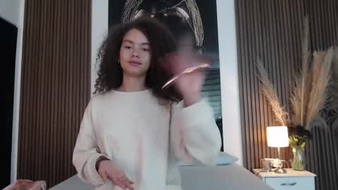 Mtica Brennet online show from 19, 11, 2025