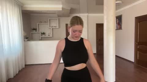 Snapshot of mitzihinajosa chatting on 24, 7, 2026 Mia online show from 24, 7, 2026