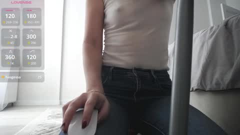 Snapshot of miu__miu chatting on 9, 12, 2024 miu__miu online show from 9, 12, 2024