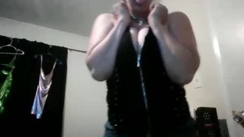 Snapshot of miztrezk chatting on 9, 5, 2026 miztrezk online show from 9, 5, 2026