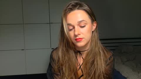 mmminnie online show from 24, 11, 2025