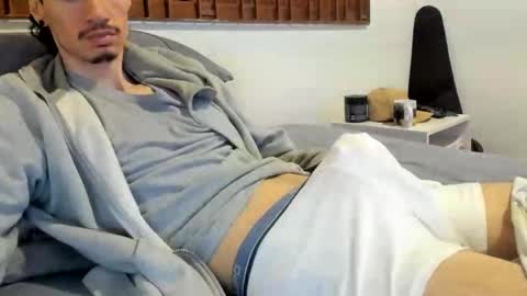 Snapshot of moderdelier chatting on 11, 4, 2026 DigBreed online show from 11, 4, 2026