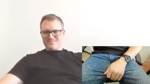 Snapshot of moe_001 chatting on 12, 9, 2025 Moe online show from 12, 9, 2025