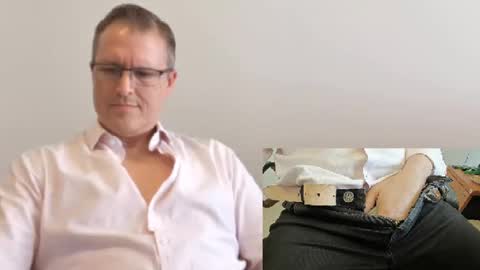 Snapshot of moe_001 chatting on 16, 9, 2025 Moe online show from 16, 9, 2025