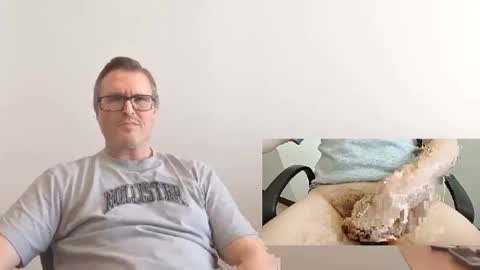 Snapshot of moe_001 chatting on 29, 10, 2025 Moe online show from 29, 10, 2025