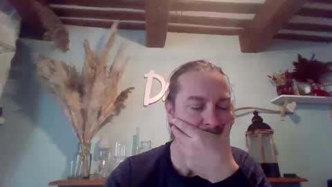 Snapshot of moi9876543210 chatting on 27, 1, 2025 Julien online show from 27, 1, 2025