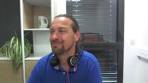 Snapshot of moi9876543210 chatting on 4, 6, 2026 Julien online show from 4, 6, 2026