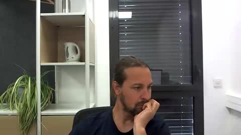 Snapshot of moi9876543210 chatting on 8, 6, 2026 Julien online show from 8, 6, 2026