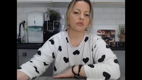 erika online show from 14, 2, 2025