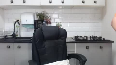 erika online show from 28, 2, 2025