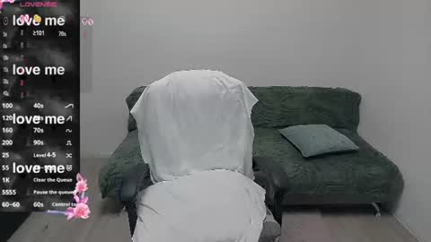 Snapshot of mojjo_erika chatting on 8, 7, 2026 erika online show from 8, 7, 2026