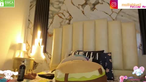Snapshot of molliebue1 chatting on 11, 5, 2026 Hey Guys Im Mollie online show from 11, 5, 2026