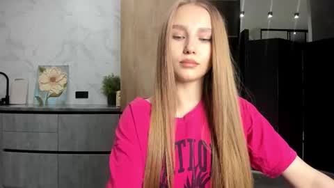 Snapshot of molly_555 chatting on 20, 12, 2025 Sima online show from 20, 12, 2025