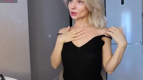 Snapshot of molly_beauti chatting on 30, 4, 2026 Molly online show from 30, 4, 2026