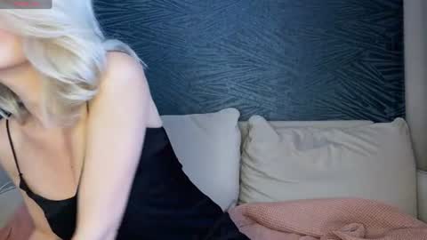 Snapshot of molly_beauti chatting on 9, 6, 2026 Molly online show from 9, 6, 2026