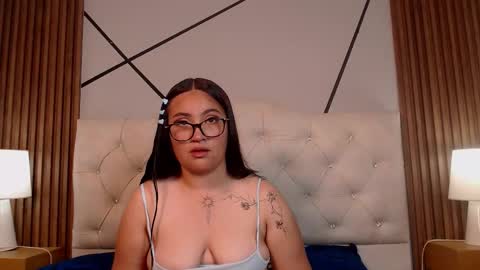 Snapshot of molly_dennver chatting on 23, 12, 2025 molly_dennver online show from 23, 12, 2025