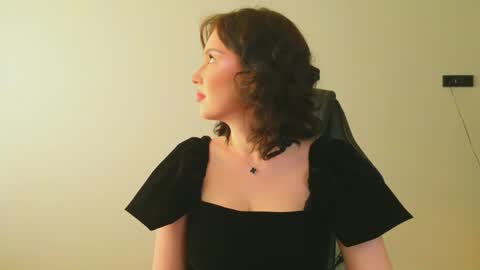 molly_millerr online show from 22, 5, 2026